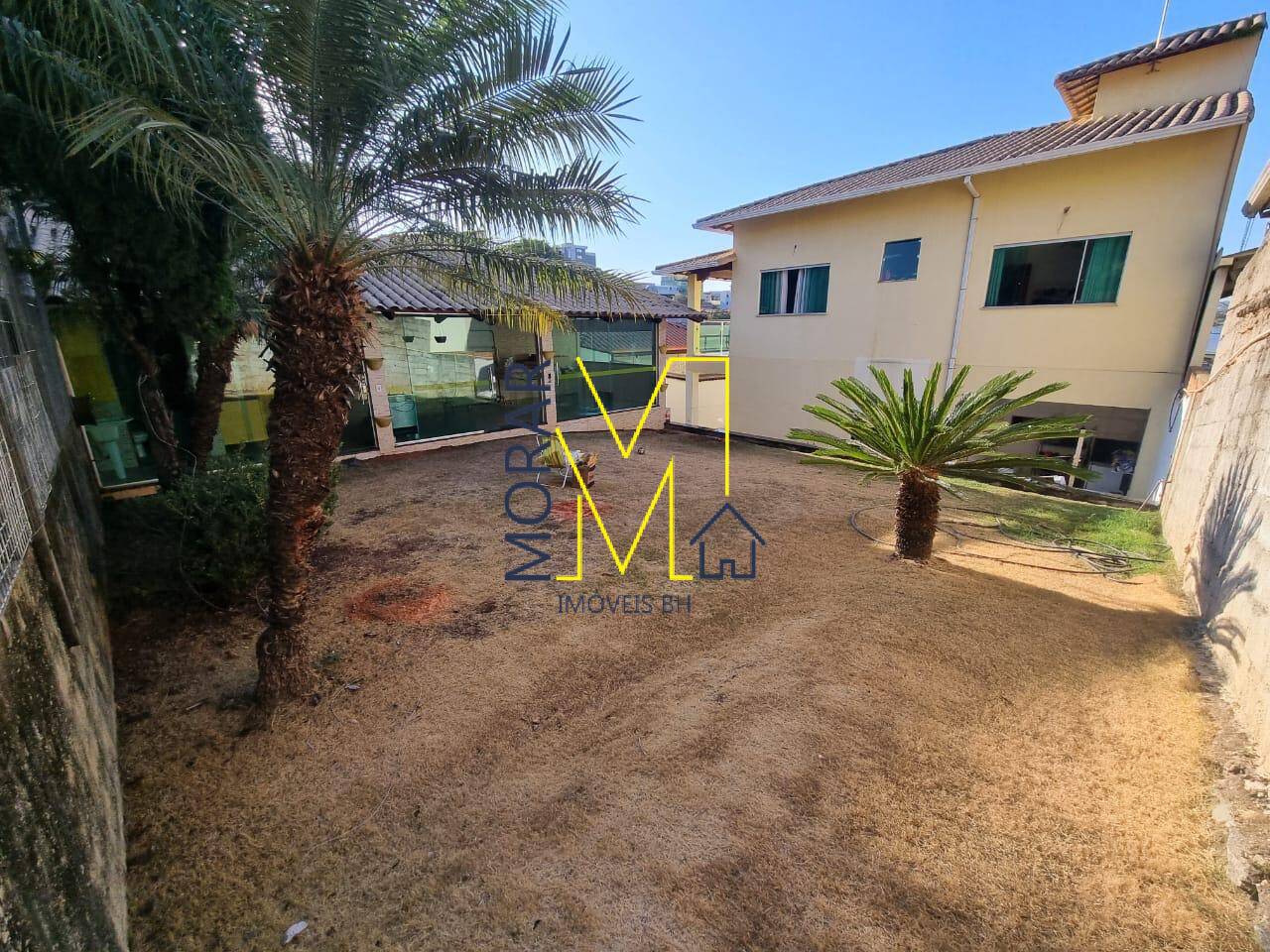 Casa, 4 quartos, 253 m² - Foto 1