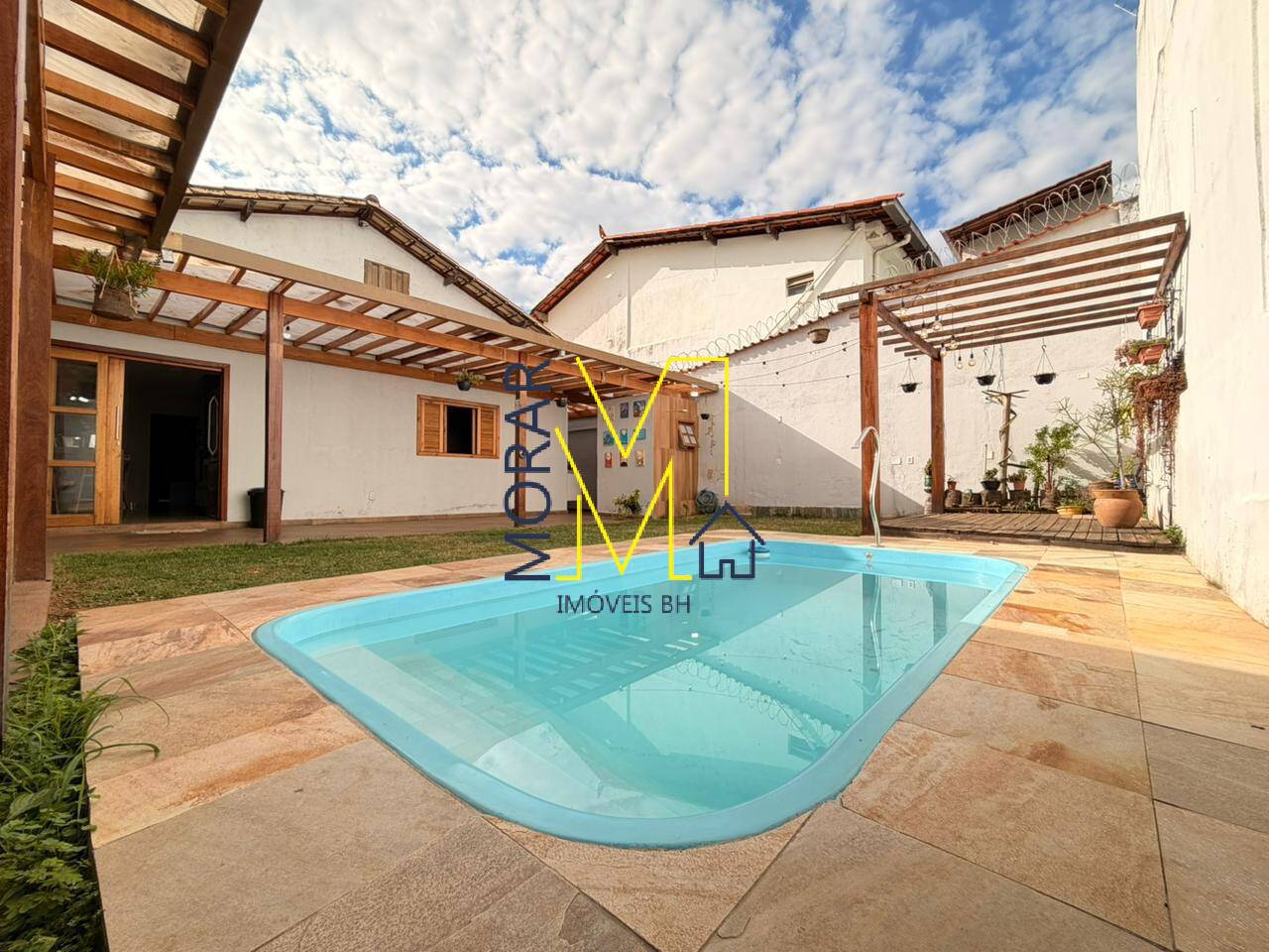 Casa, 4 quartos, 260 m² - Foto 1